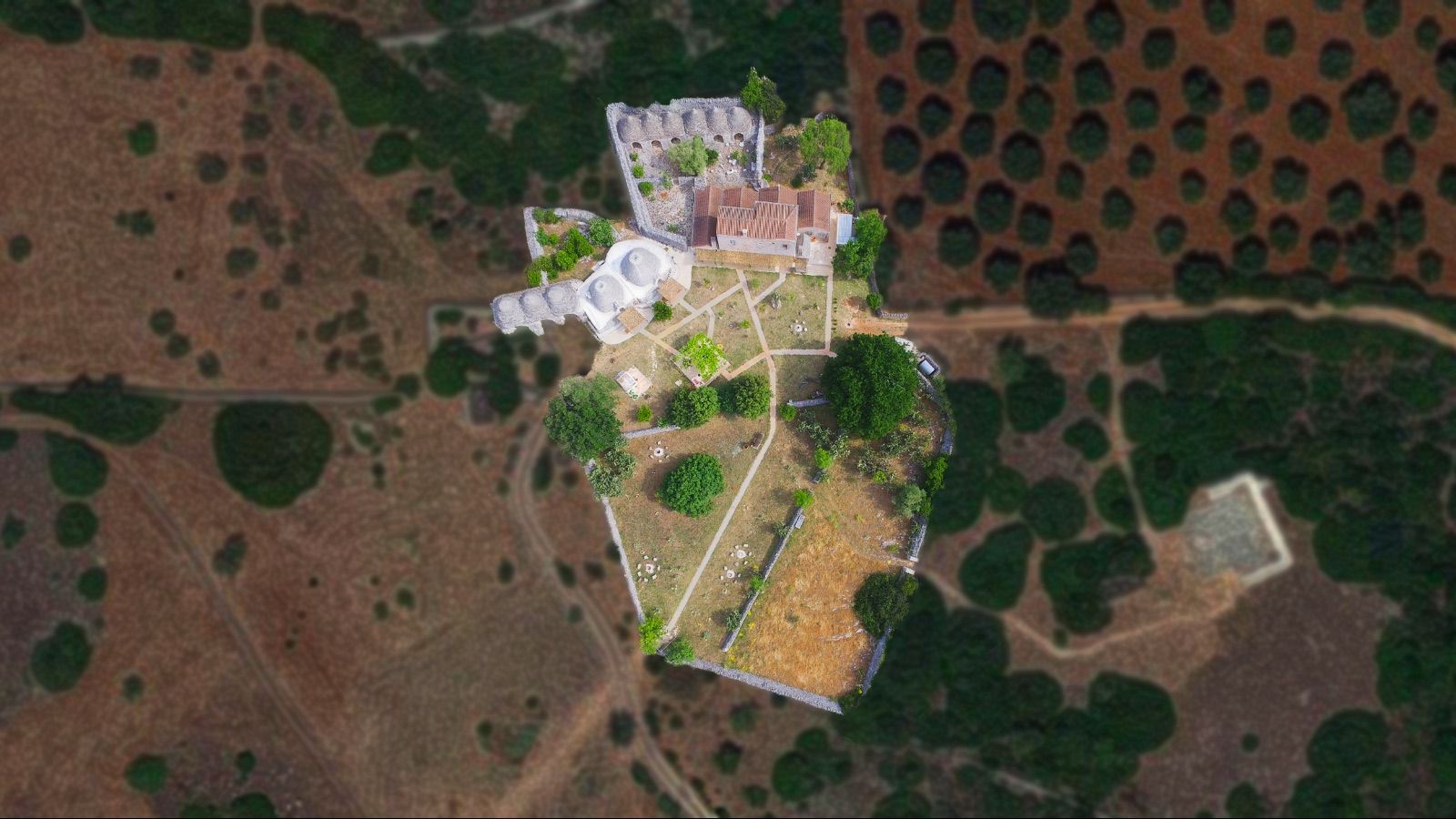 Il villaggio di pietra di Masseria LoJazzo, dall'alto